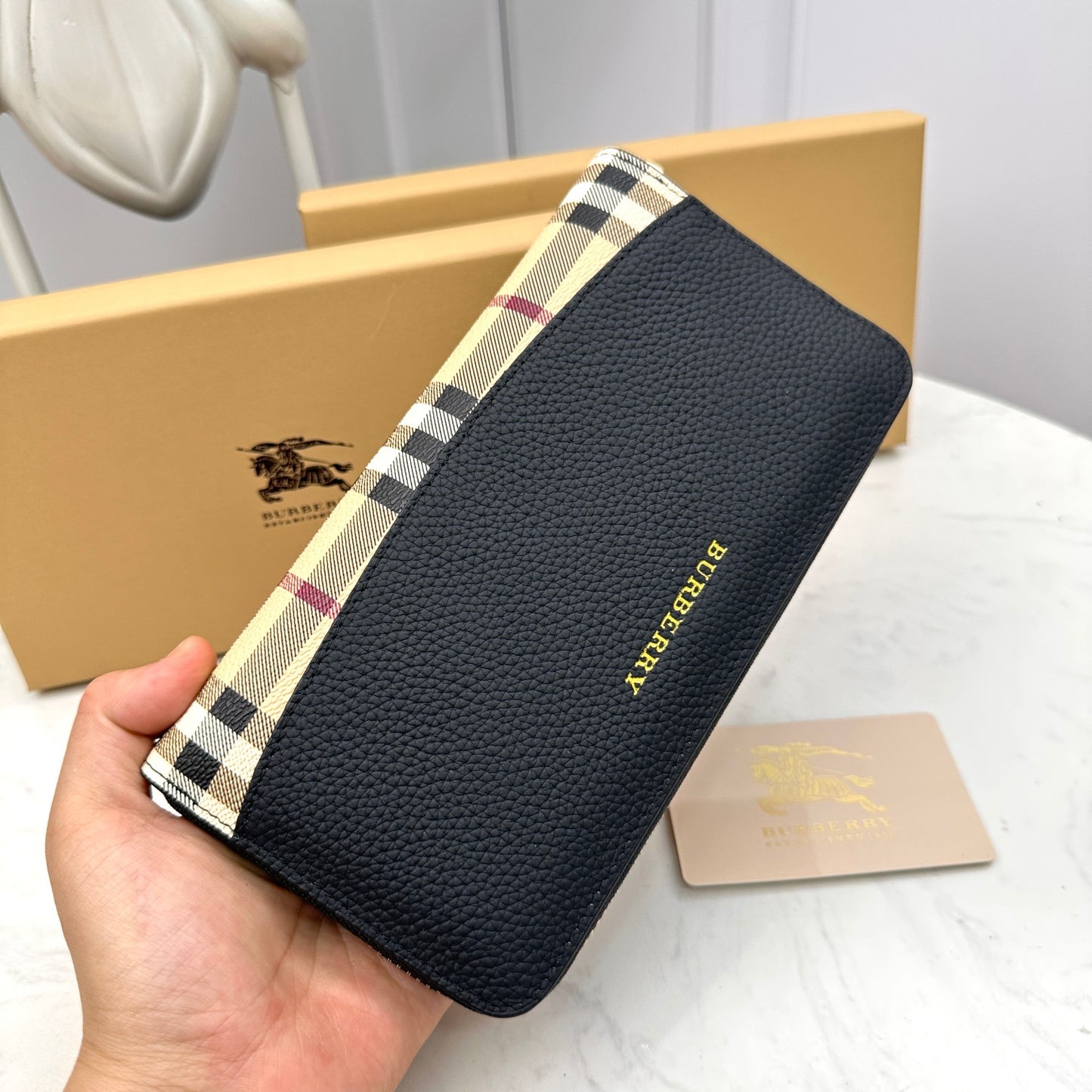 【バーバリー】送料関税込 大人気長財布 二つ折り コンパクト