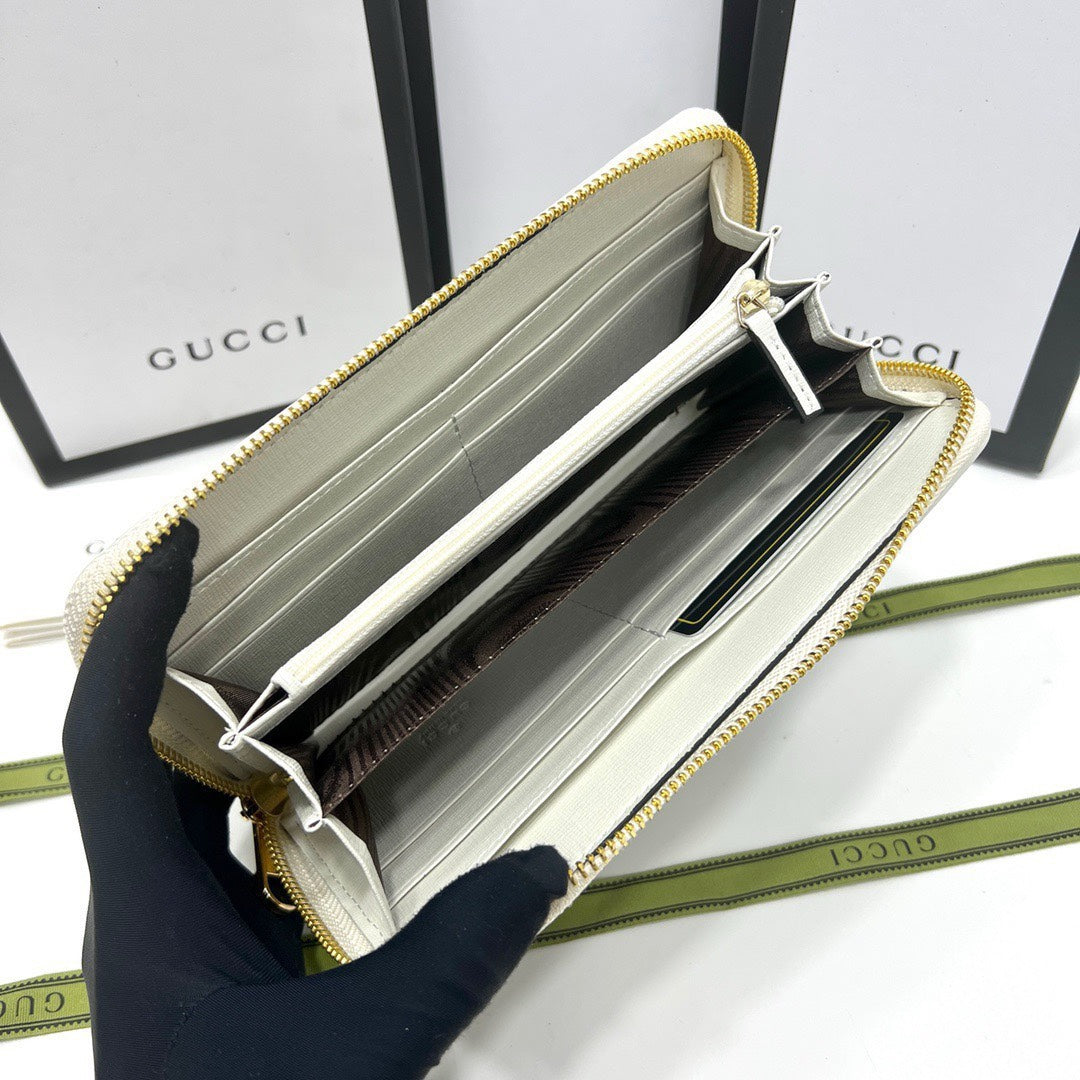 【グッチ】 限定カラー登場!超薄デザインの高級レザー財布