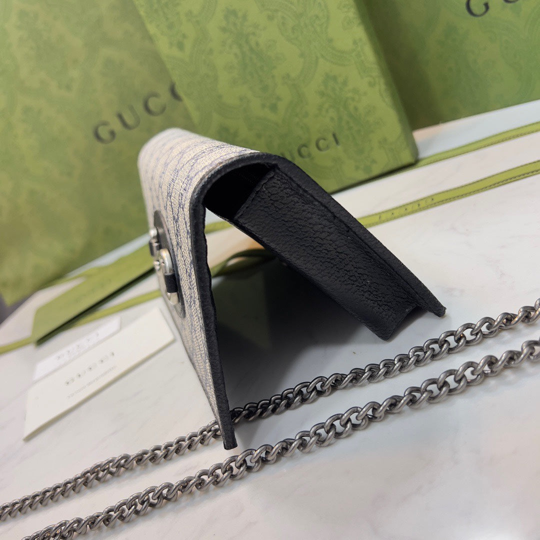 【グッチ】 春夏新作！軽くて丈夫なスリムウォレット