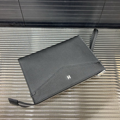 【エルメス】シンプルでエレガント ブラックレザークラッチ 大人の男性に最適