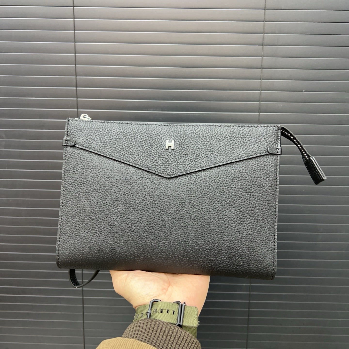 【エルメス】シンプルでエレガント ブラックレザークラッチ 大人の男性に最適