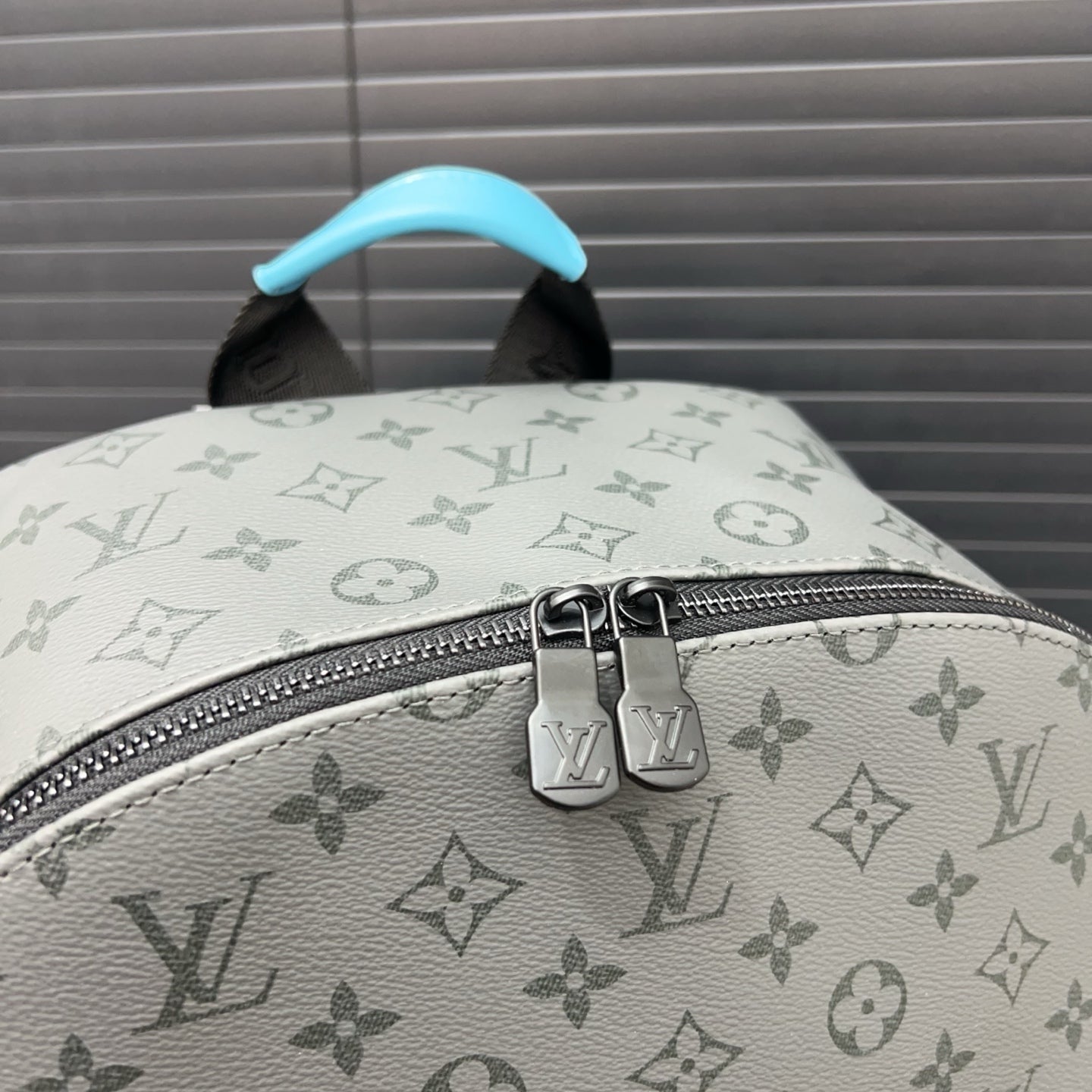 【ルイヴィトン】★ディスカバリー｜大容量で収納力抜群、どんなシーンにも最適♪数量限定販売中